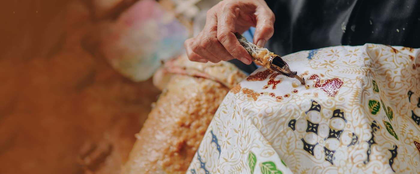 Explore theHandmade Crafts