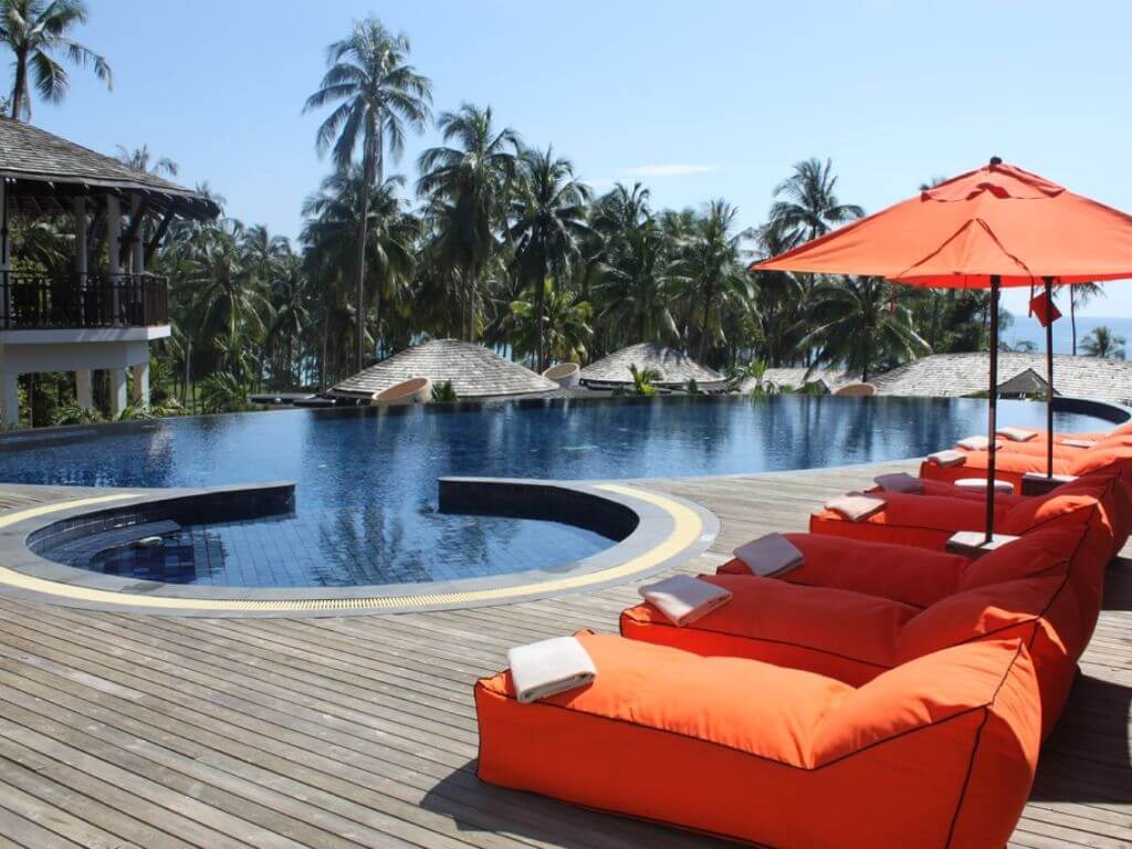 villa-vacation-pool-orange-swimming-pool